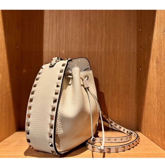 Valentino Rockstud Bucket crossbody bag💋 - Picture 6 of 10